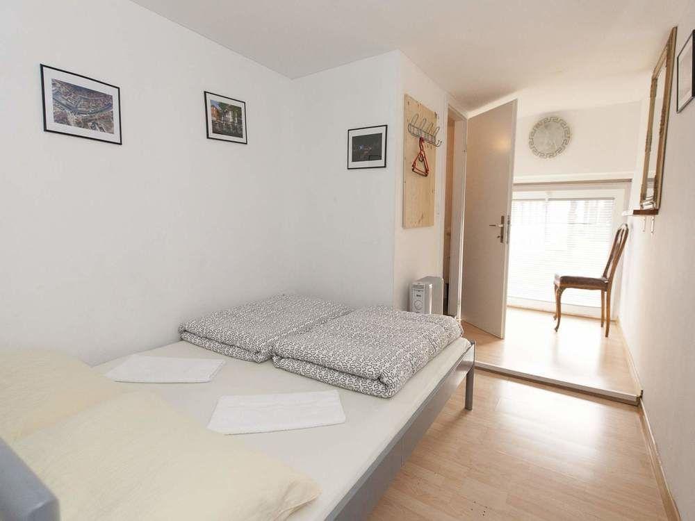 Hostel 24